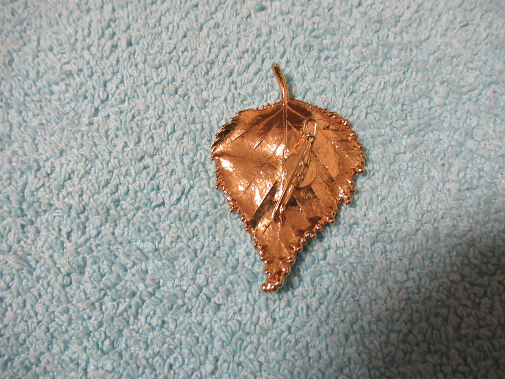 Broche feuille d'arbre en m&eacute;tal dor&eacute; Bijoux et montres