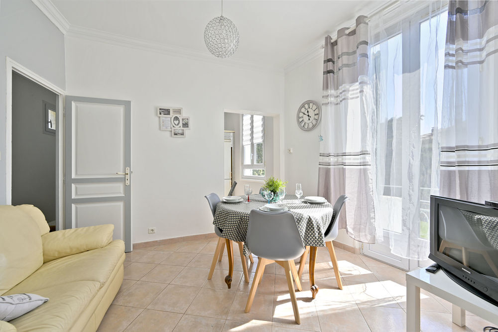   Jolie vue sur parcs avec clim à 5 minutes à pied du centre  Languedoc-Roussillon, Nîmes (30000)