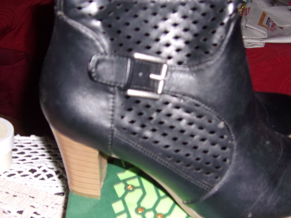 bottines noires &agrave; talon, r&eacute;sille, neuves T40 Chaussures