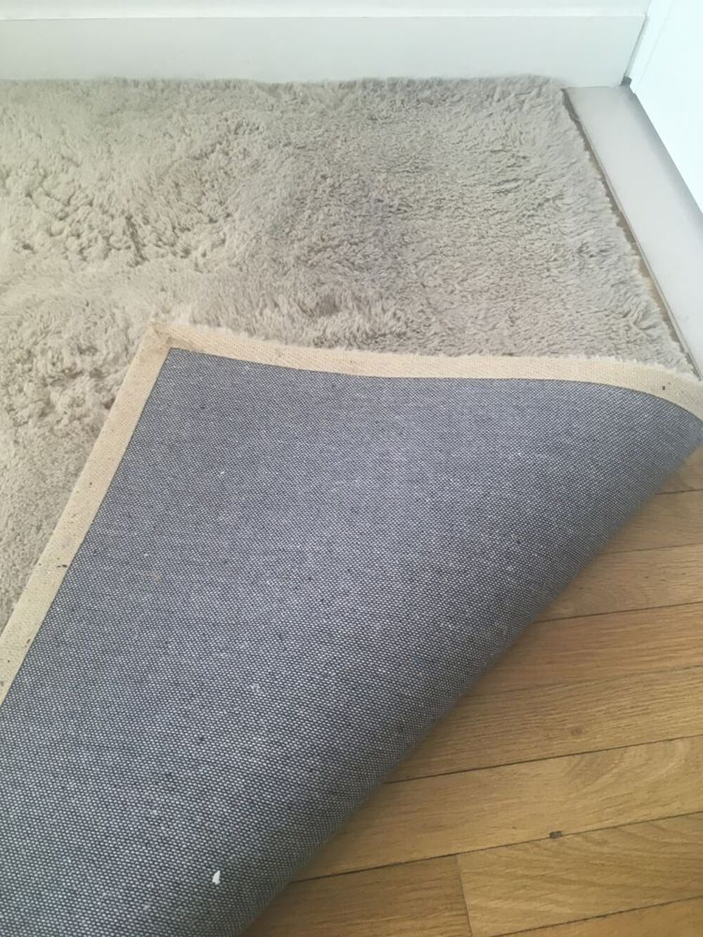 Tapis &agrave; poil couleur beige style scandinave
Décoration