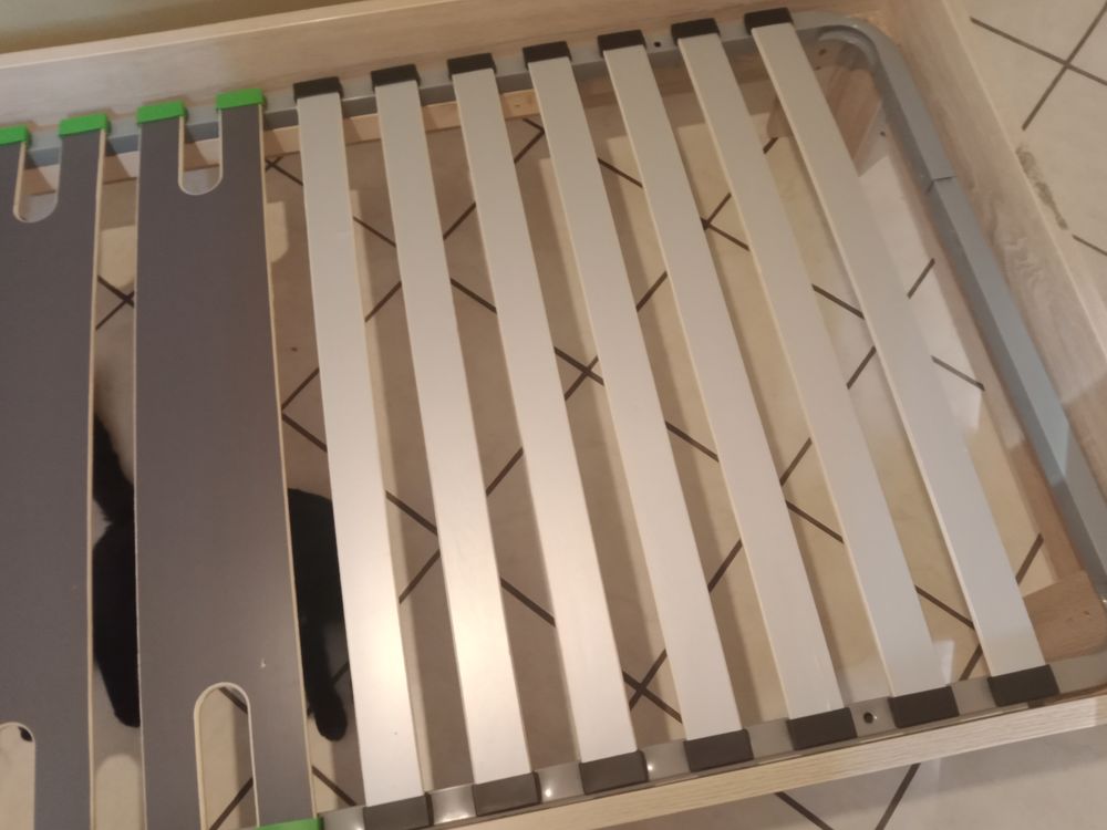 Lit une place+sommier+ matelas Meubles