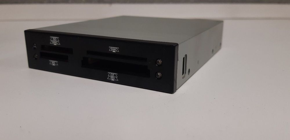 Lecteur de cartes m&eacute;moires interne 3.5 Matériel informatique