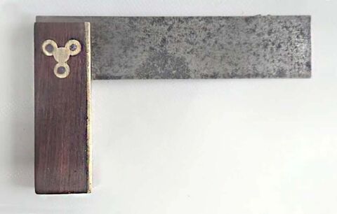 Equerre de menuisier authentique pour collection Isneauville (76)