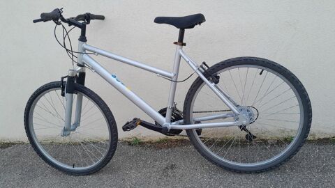 vtt femme  26 pouces  aluminium  85 Marignane (13)