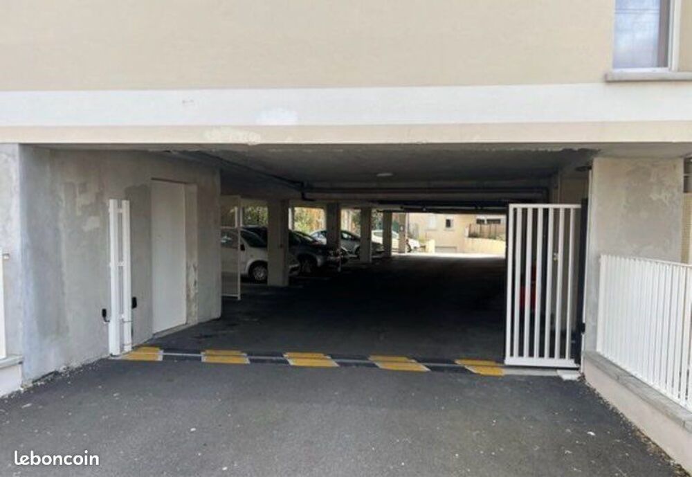 Location Parking/Garage PARKING COUVERT DANS RÉSIDENCE SÉCURISÉE Bruguières