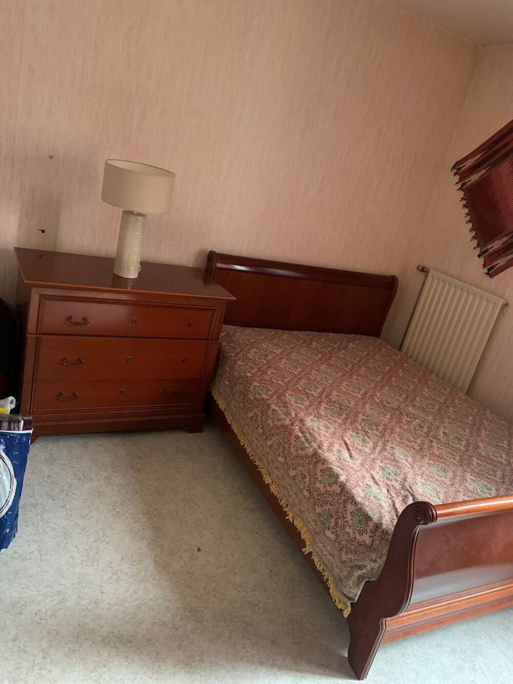 Chambre &agrave; coucher complet en merisier. Meubles