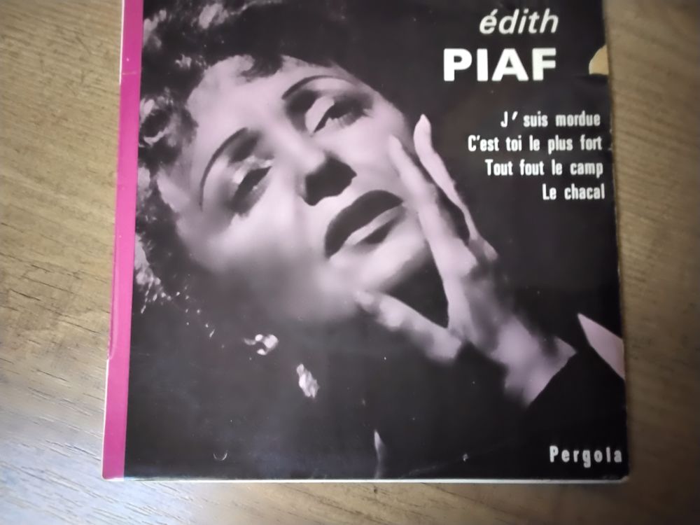 4 vinyls 45 tours Piaf, Reggiani, Streisand Audio et hifi
