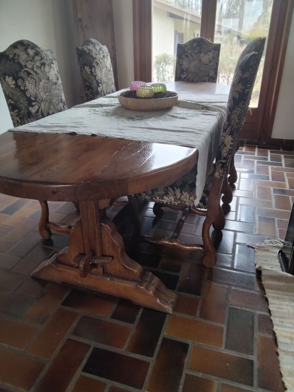 Tables ancienne style m&eacute;di&eacute;val Décoration