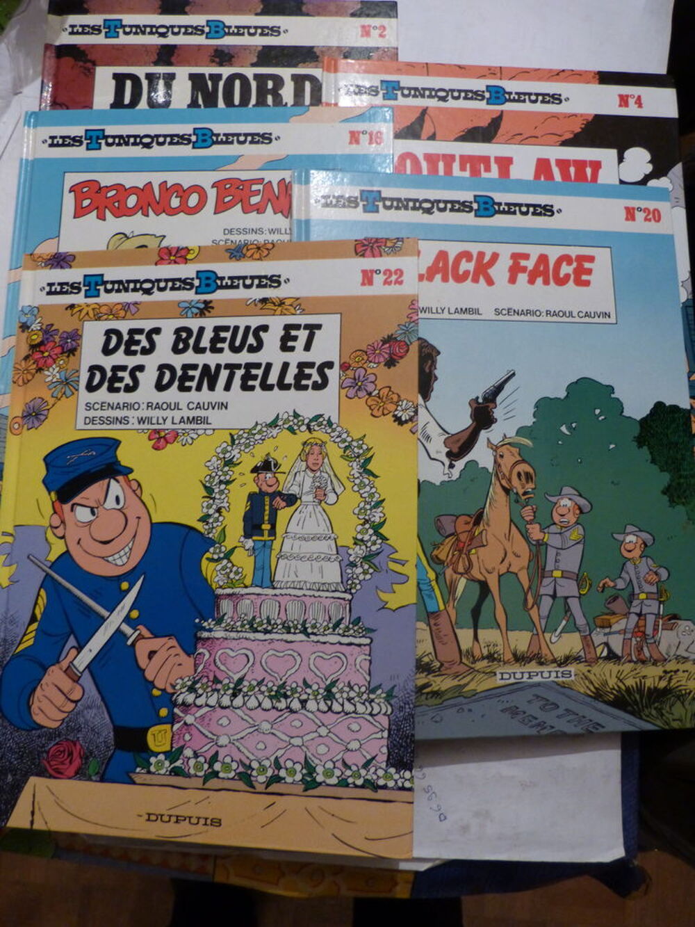 BD - LES TUNIQUES BLEUES a choisir LISEZ TOUT LE TEXTE Livres et BD