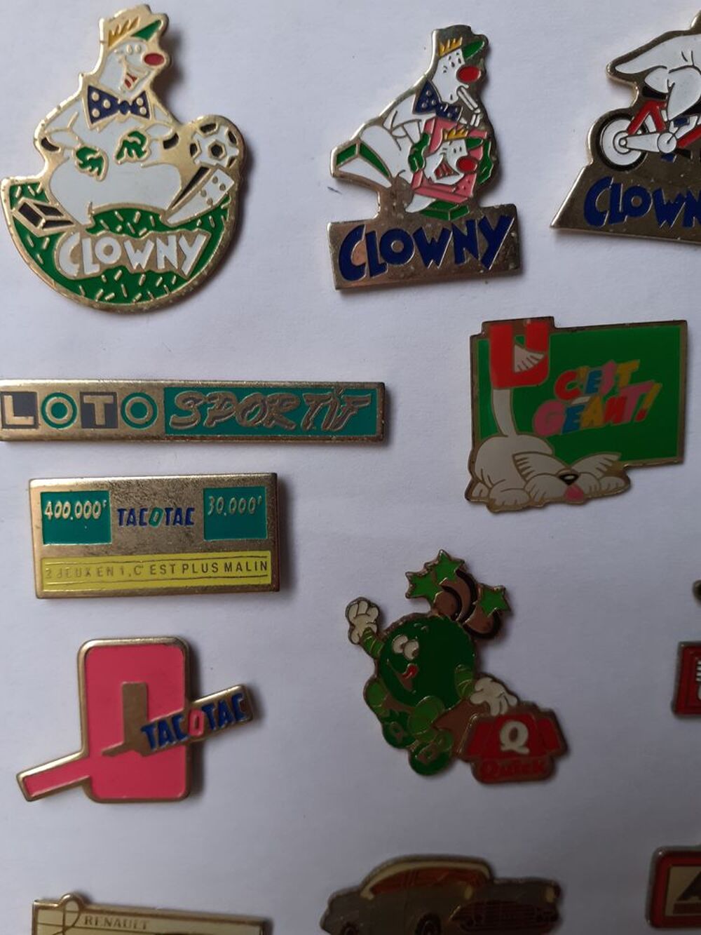 Lot de 41 pin's vintage 