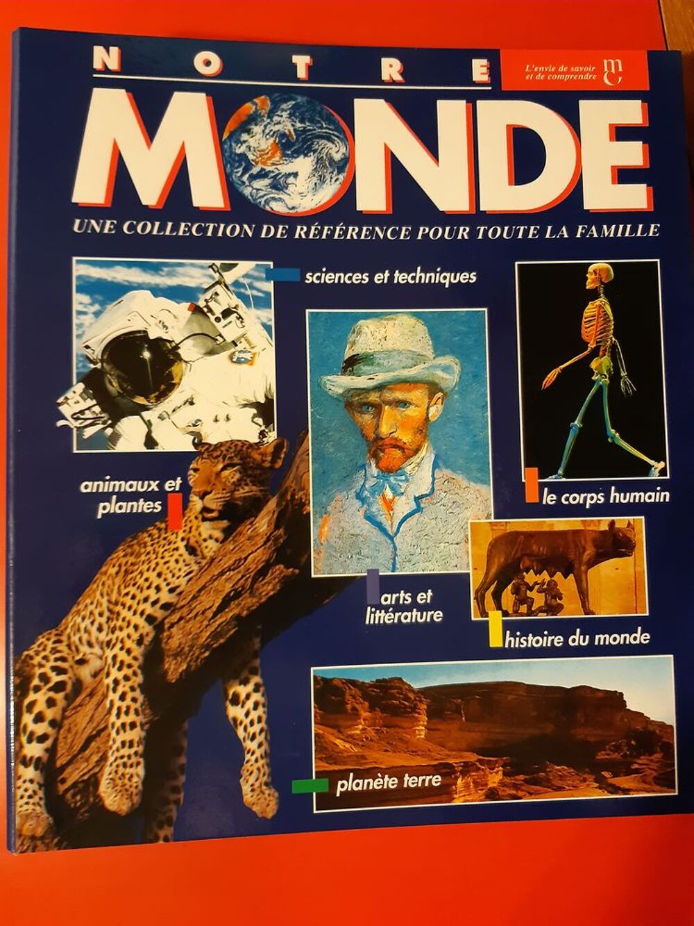 4 classeurs "NOTRE MONDE" Livres et BD