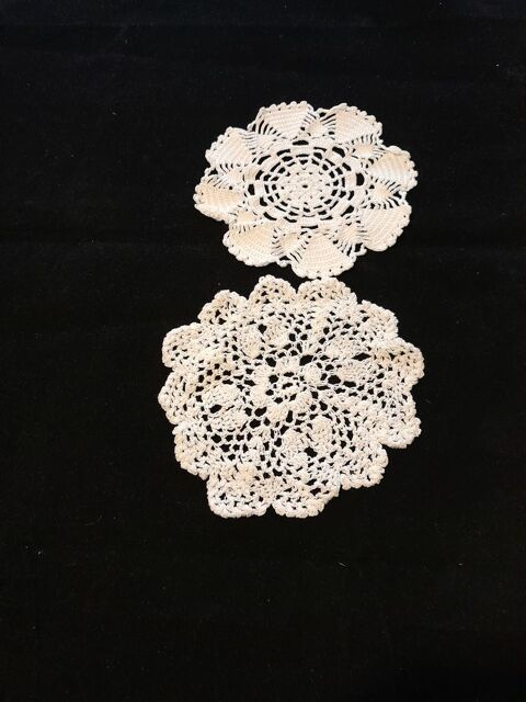  2 petits Napperons en Dentelle au Crochet 5 Tours (37)