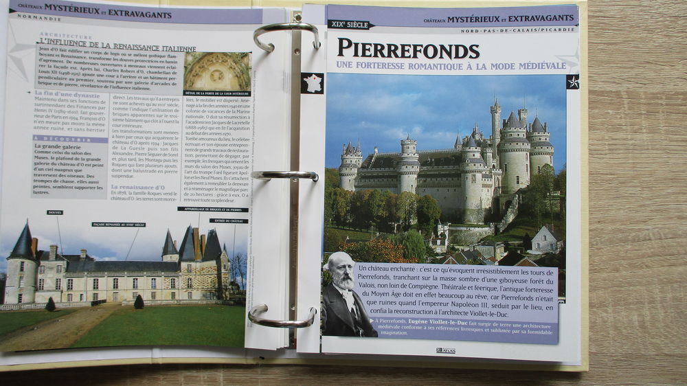 Classeur des Ch&acirc;teaux " Guerriers &amp; Forteresses". Livres et BD