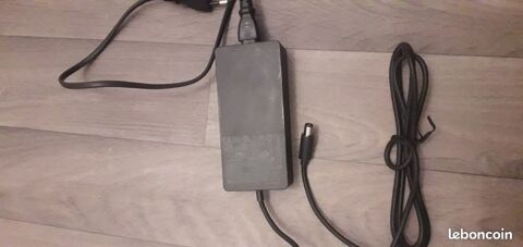 
Chargeur SAFETY pour ordinateur en trs bon tat 
16 Paris 18 (75)