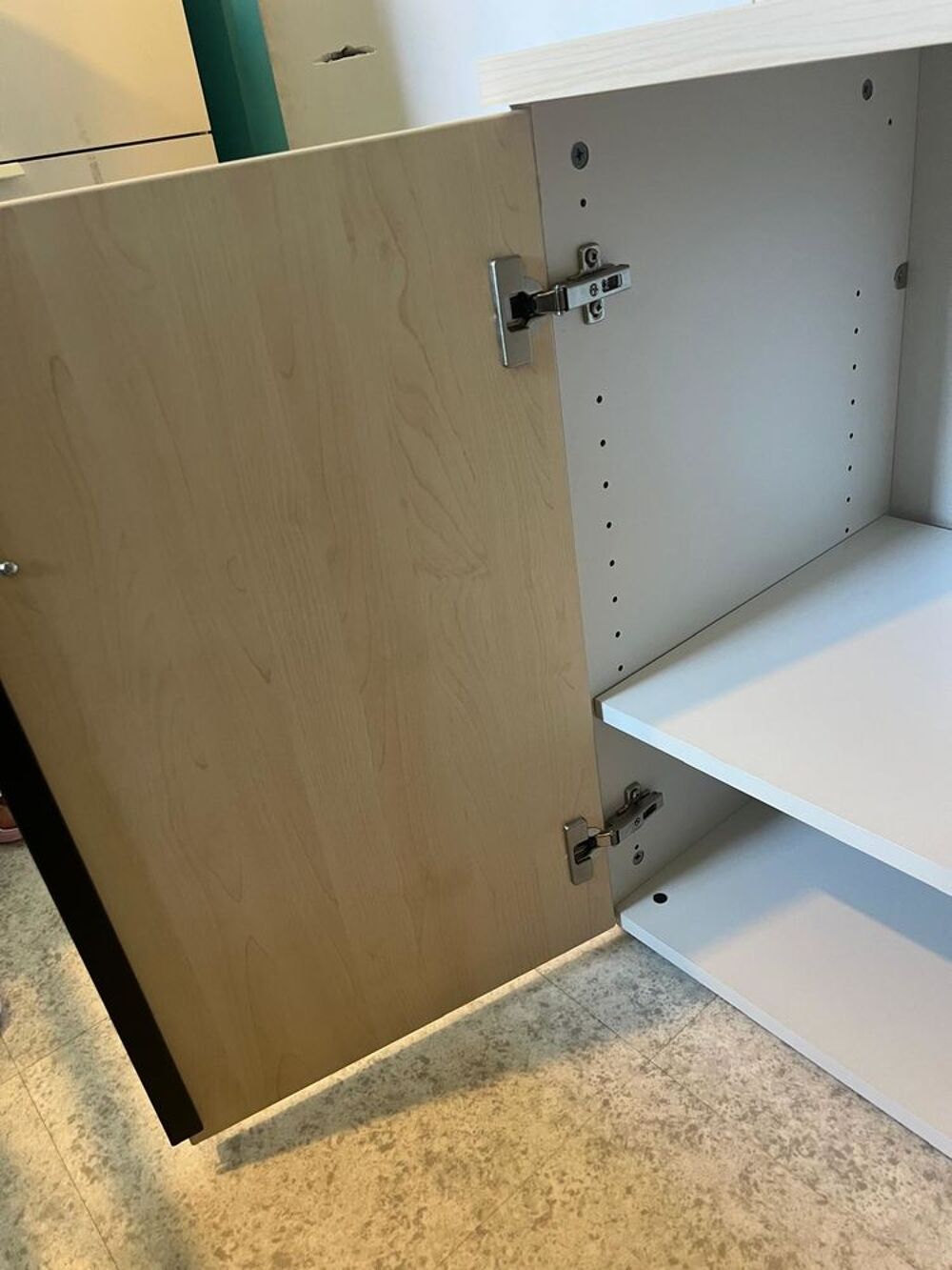 Armoire de rangement deux portes en bois clair avec serrure Meubles