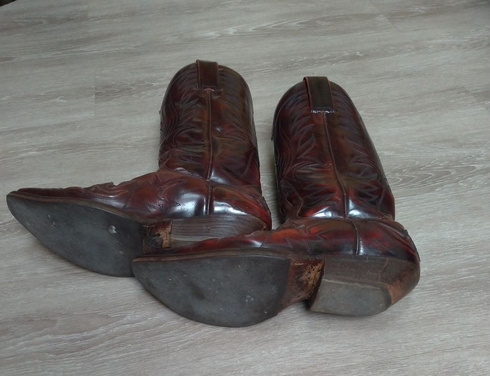 SANTIAGS CUIR TAILLE 41
Chaussures