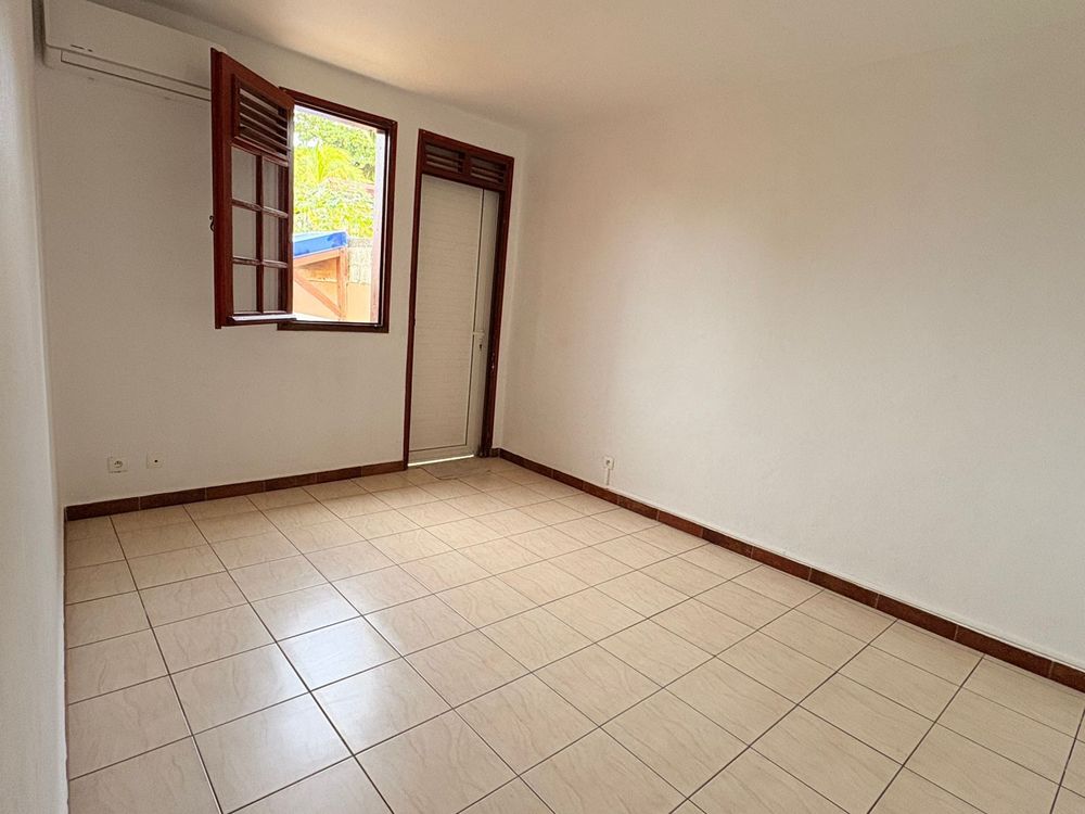 Location Maison AGREABLE MAISON 3 CHAMBRES NON MEUBLE A CAPESTERRE Capesterre-belle-eau