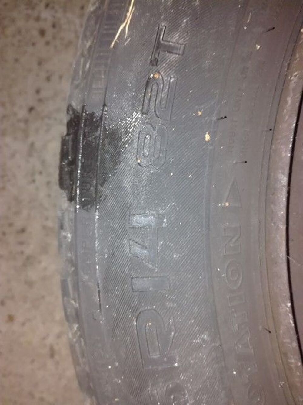 pneu avec jante d&eacute;form&eacute; 175/65R14 Vlos