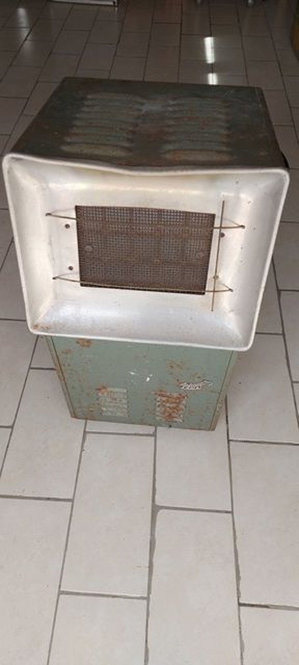 Chauffage Radiant sur roulettes Vintage des Ann&eacute;es 50 Electroménager