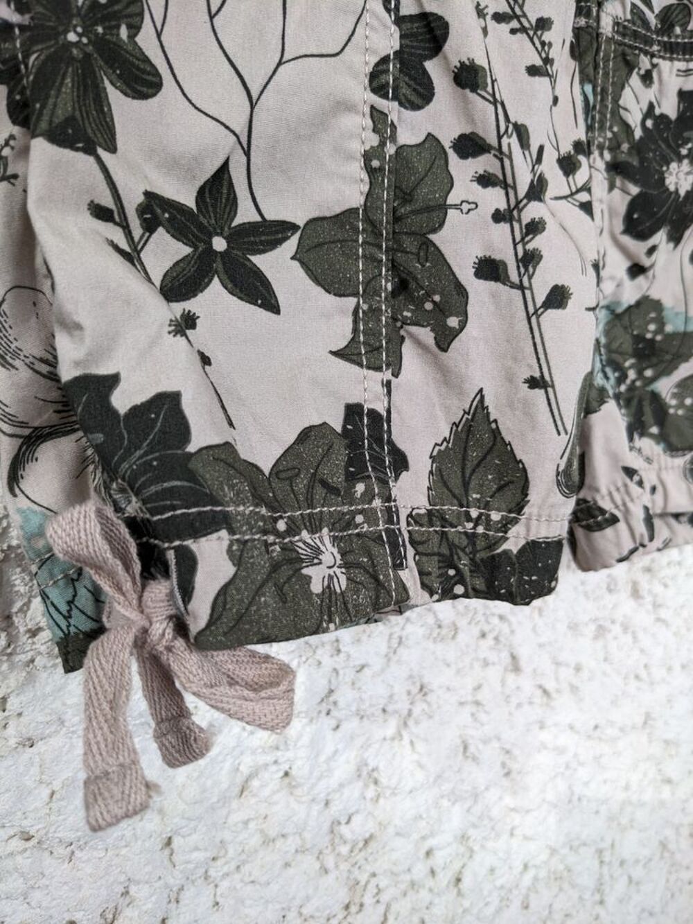 pantalon impression fleurie beige et vert Vêtements