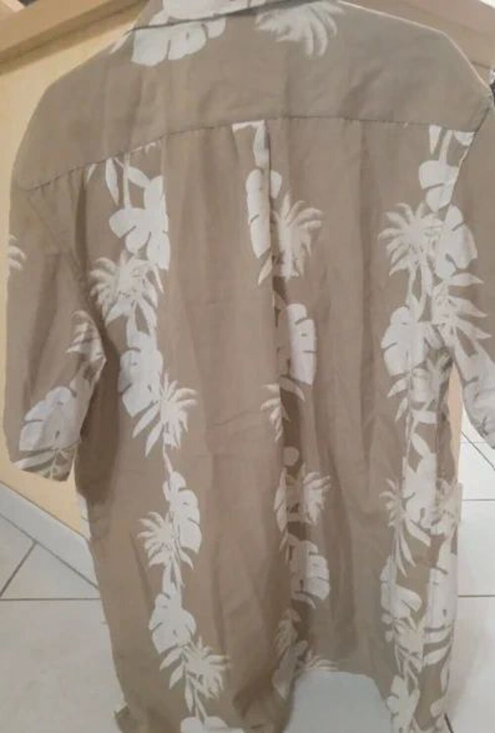 Chemise Hawa&iuml;enne Jean Blue - Motif Tropical Palmiers Beige
Vêtements