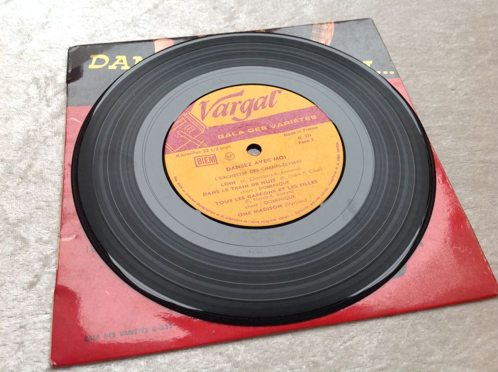L'ORCHESTRE DES CHAMPS-&Eacute;LYS&Eacute;ES 33T Envoi Possible
CD et vinyles