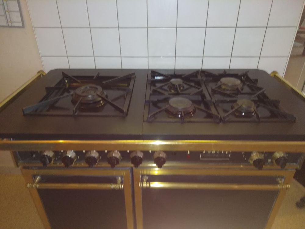Cuisini&egrave;re Godin avec sa hotte Electroménager