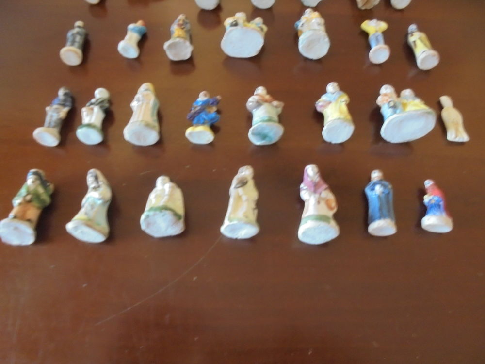 Collection f&egrave;ves santons 