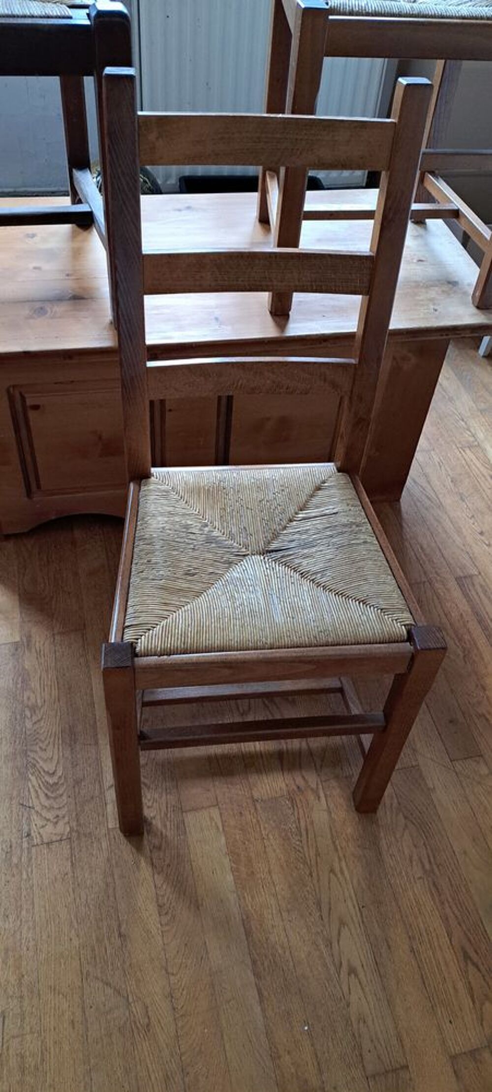 3 belles chaises en bois Cuisine