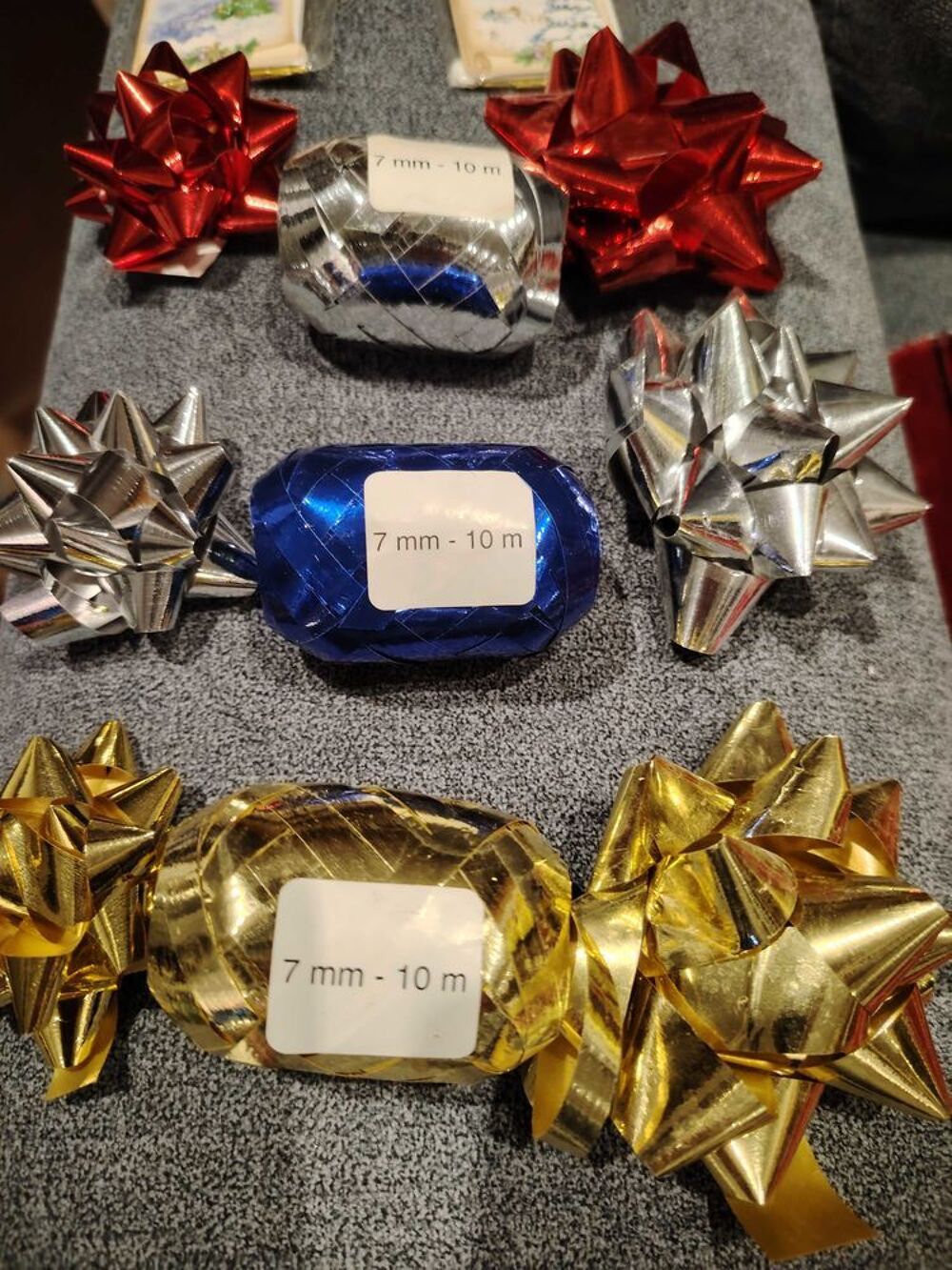 DECORS DE TABLE ET RUBANS PAPIERS DE NO&Euml;L. Décoration
