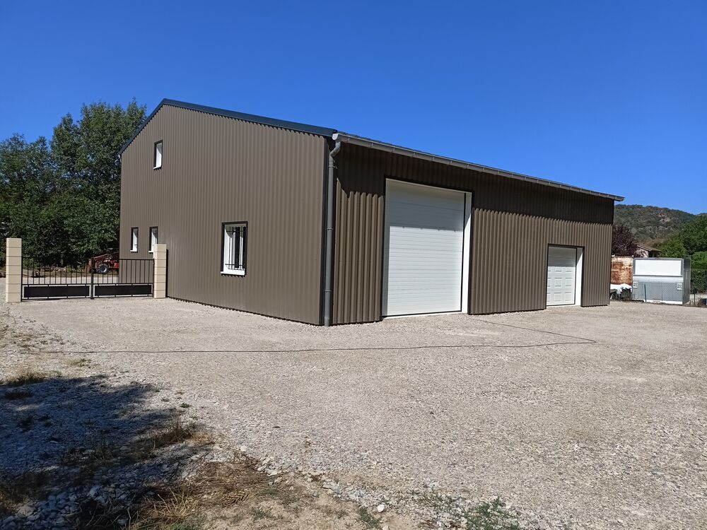 Location Atelier Entrepôt / Bureaux / Atelier- St Georges de Luzençon Saint-georges-de-luzençon