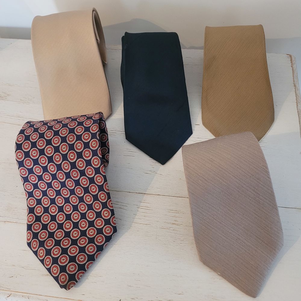 CRAVATES VINTAGE / CHAUSSURES BALLY SUISSE V�tements