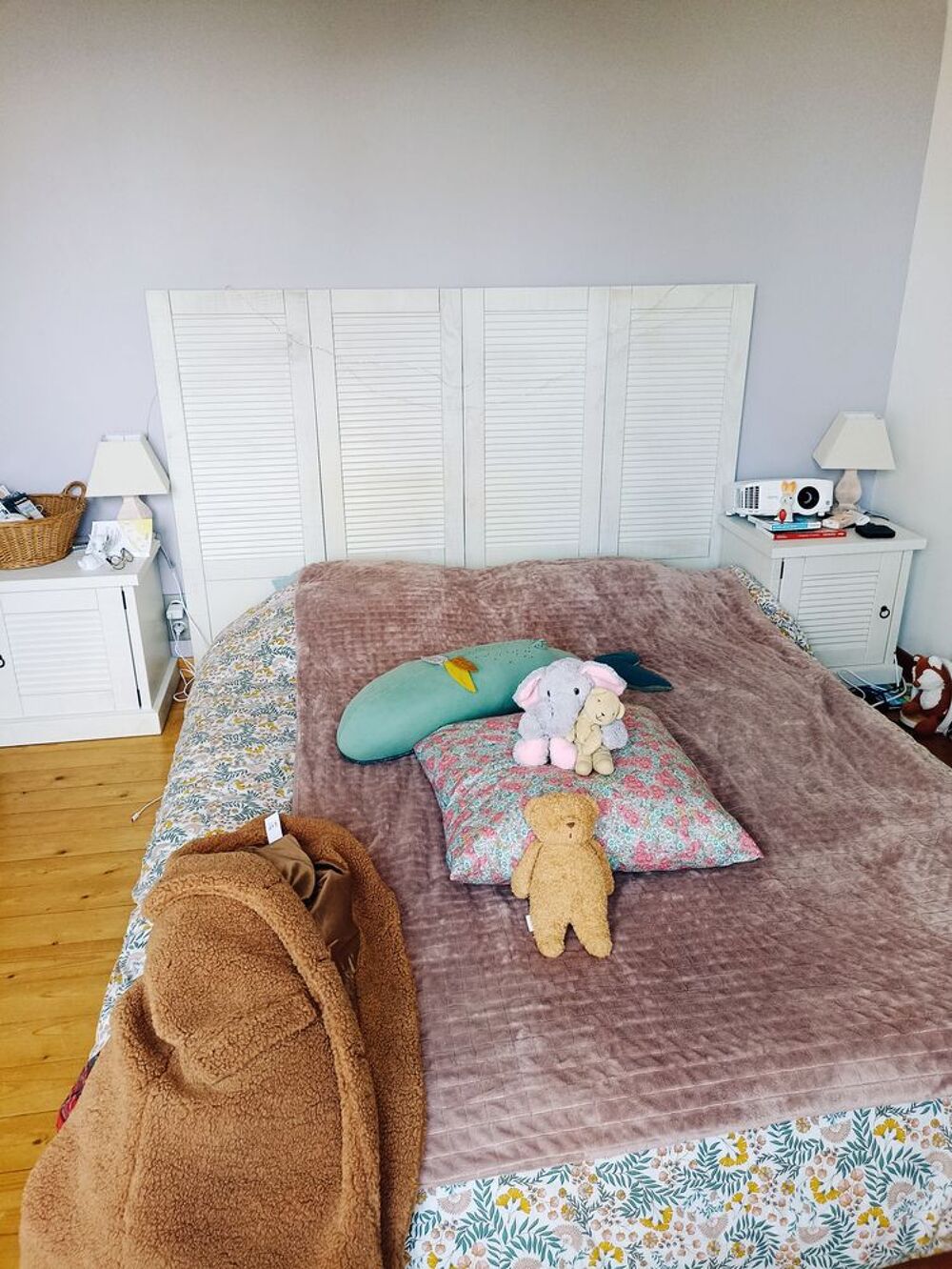 Lit 2 places, Sommier, Matelas, Tables de chevet Meubles
