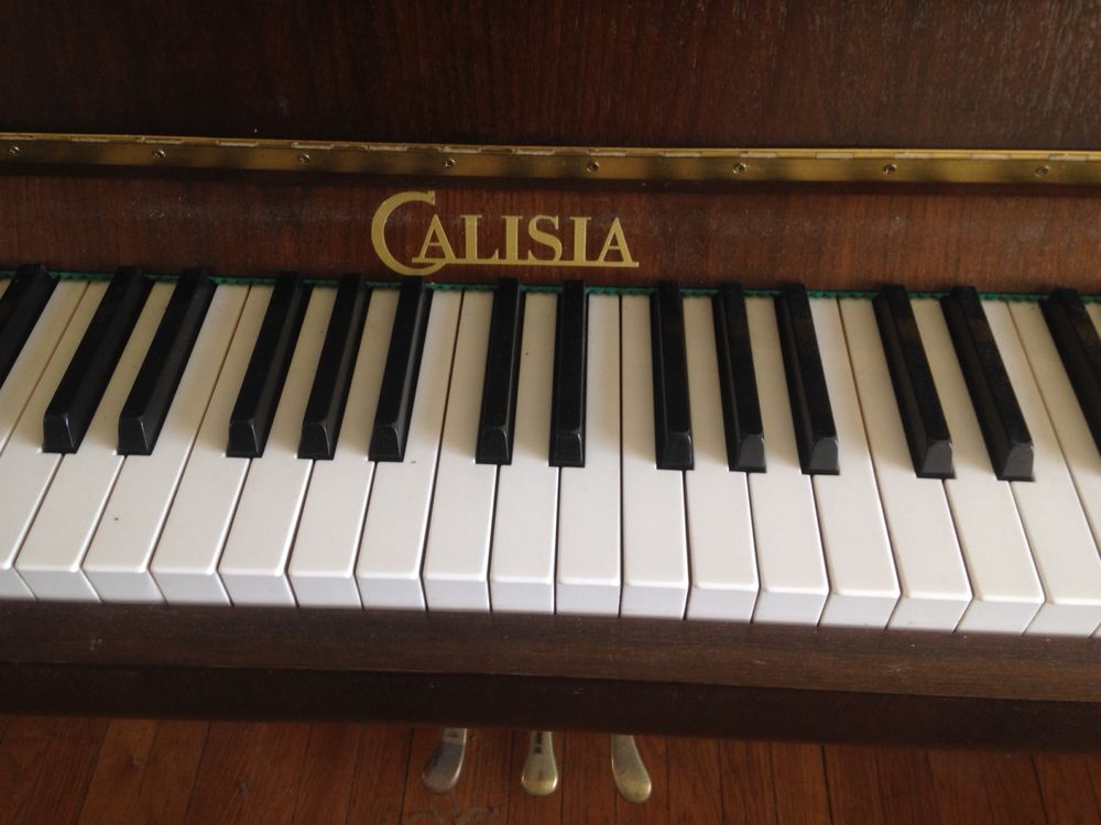 Piano droit Instruments de musique
