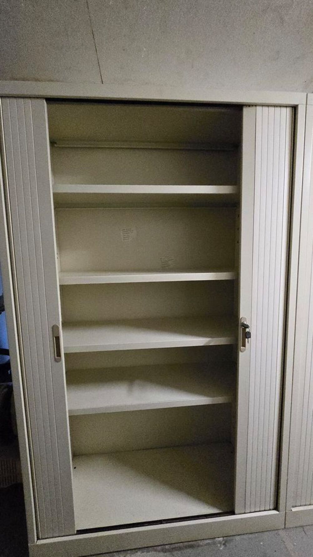 Armoire m&eacute;tallique Meubles