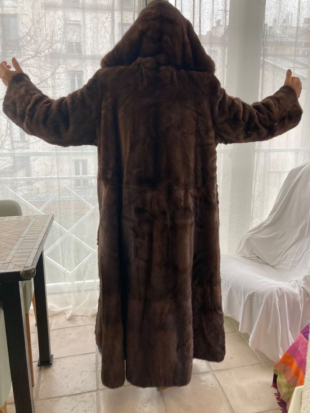 Tr&egrave;s ample manteau de fourrure en vison avec capuche Vêtements