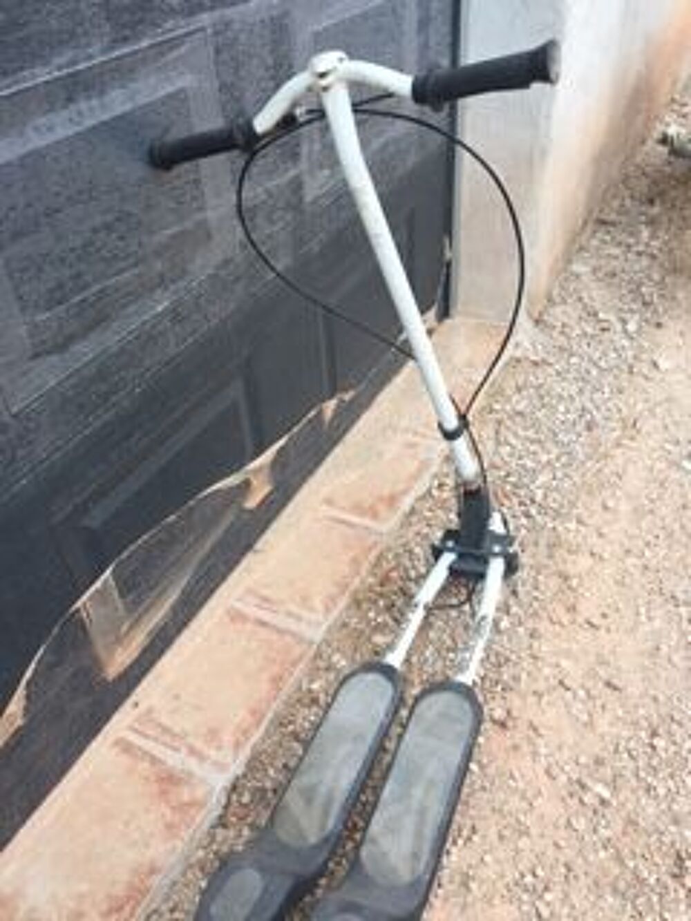 TROTTINETTE 3 ROUES BON ETAT Jeux / jouets