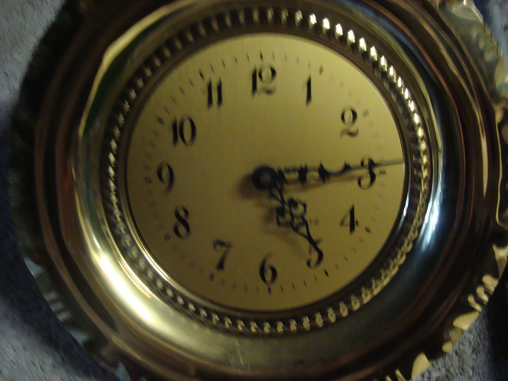 PENDULE EN CUIVRE ,LAITON Décoration
