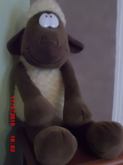 MOUTON ECRU ET MARRON NICKY TOY 24 Oignies (62)