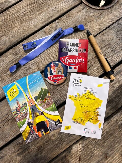 Lot affaires Tour de France 6 Toulon (83)