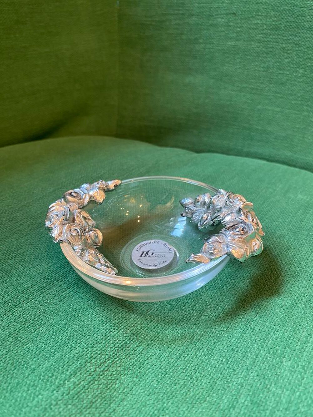 Petit pot en verre avec roses 