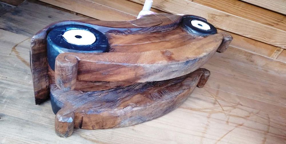 Voitures &agrave; bascule Pi&egrave;ces uniques taill&eacute;es dans du bois 
Jeux / jouets