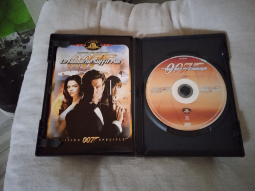 DVD 007 Le Monde ne suffit pas
1999 DVD et blu-ray
