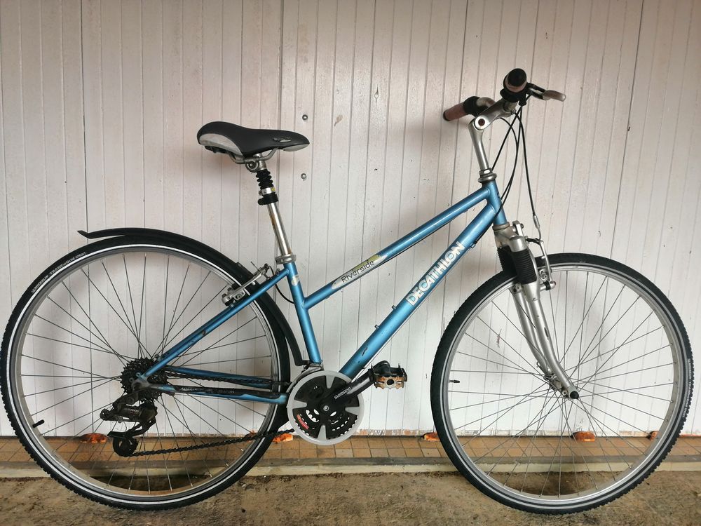 VTC 28 pouces femme D&eacute;cathlon Vélos