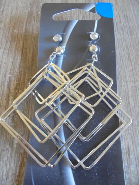 Boucles d'oreilles pendantes + clous (28b) 8 Tours (37)