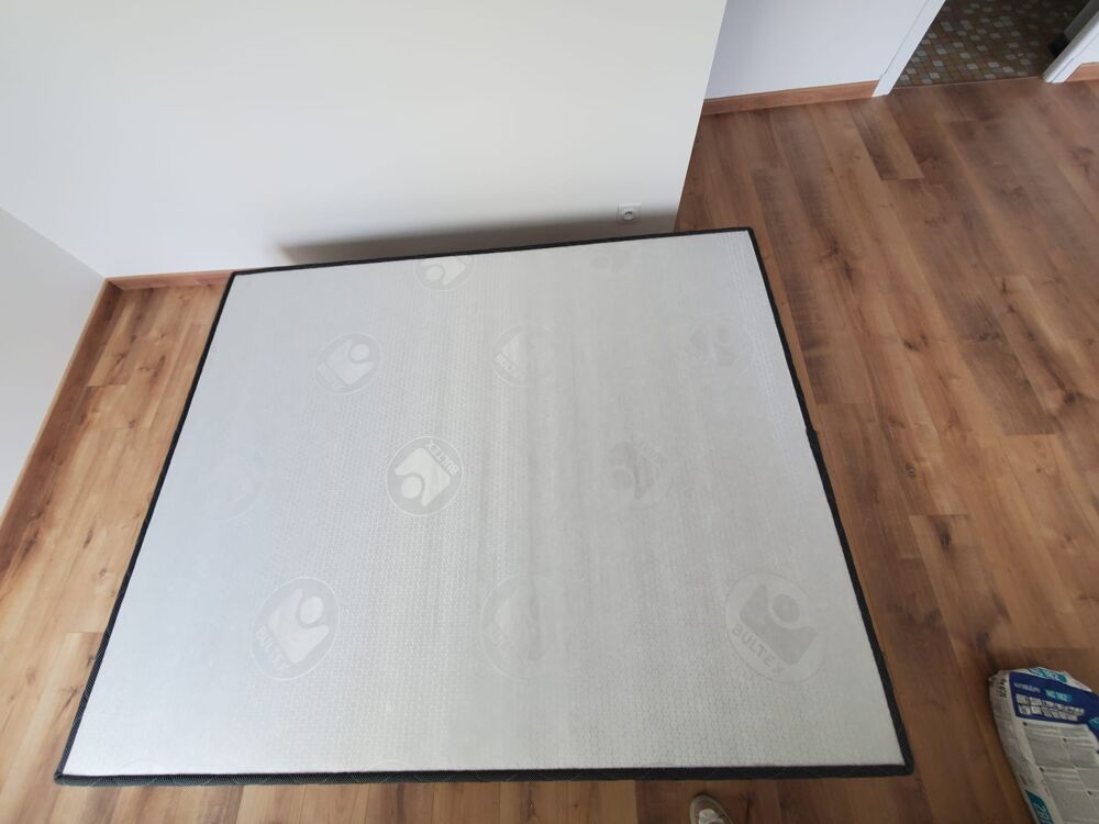 Sommier 160x200 plein + pieds ? tr&egrave;s bon &eacute;tat Meubles