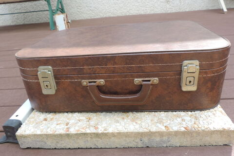 Valise vintage  10 La Fert-sous-Jouarre (77)
