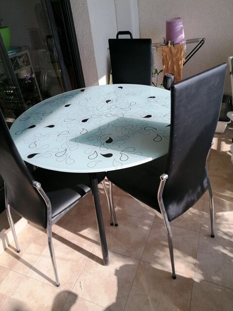 - Jolie table ronde  motif en verre trempe diamtre 103 cm 1 Saint-Raphal (83)