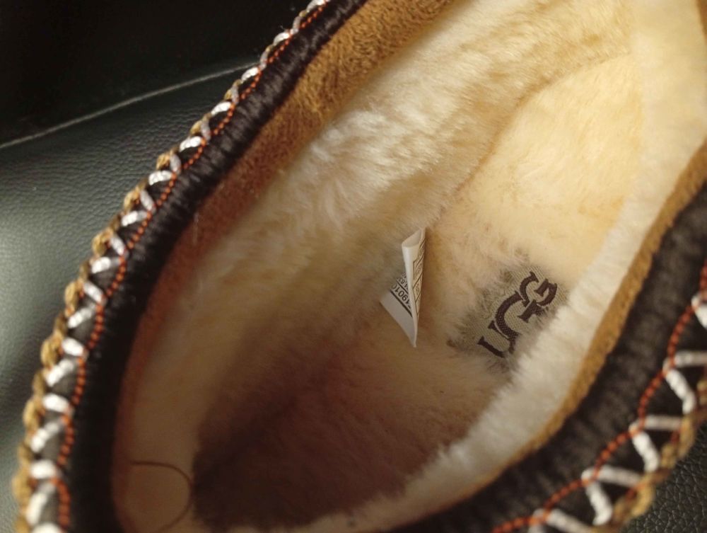 Chaussons UGG marron avec bo&icirc;te Chaussures