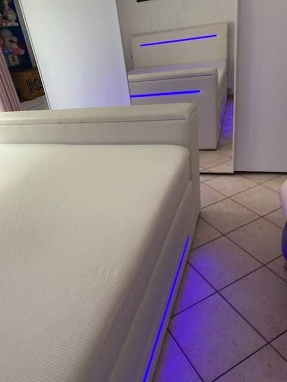 magnifique lit Tv Meubles